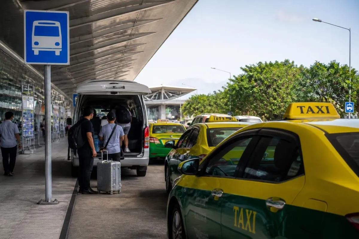Transfer connections between airports and ferry piers