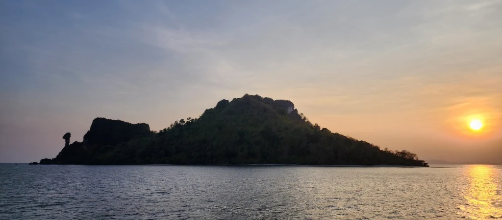 7 Islands + Sunset Tour with BBQ Dinner by Longtail Boat
