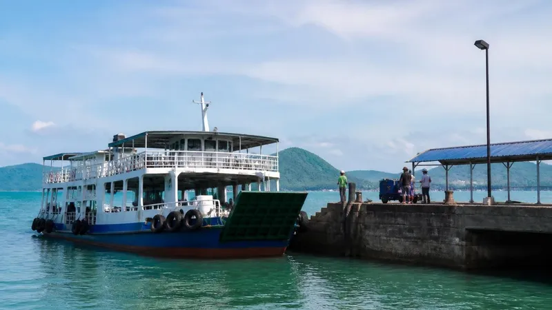 Surat Thani Phangan Ferry Guide: Routes & Tips 2026